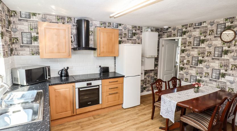 Photo of 8 Heatons Bridge Road