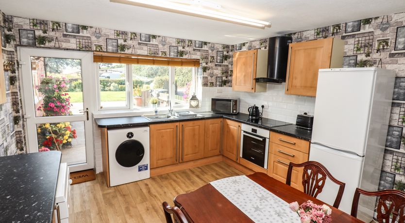 Photo of 8 Heatons Bridge Road