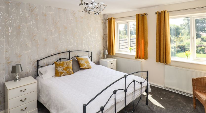 Photo of 8 Heatons Bridge Road