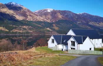 Lochside, 1 The Corries Holiday Cottage