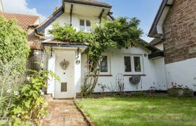 Photo of old-pump-cottage