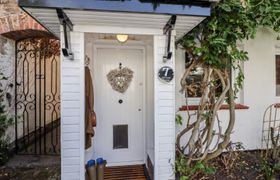 Photo of old-pump-cottage