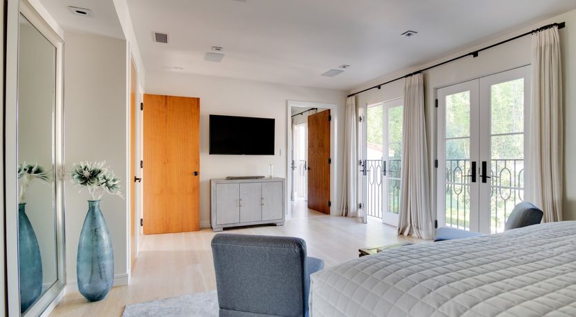 Photo of White Crest