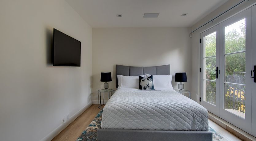 Photo of White Crest