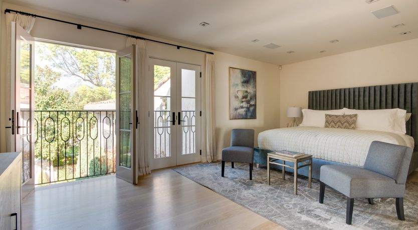 Photo of White Crest