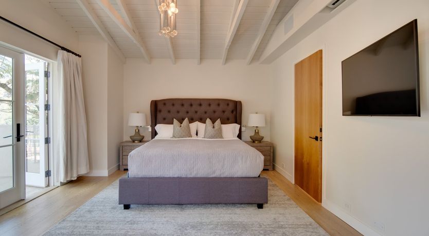 Photo of White Crest