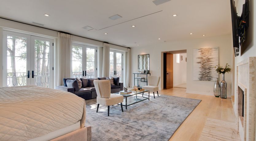 Photo of White Crest