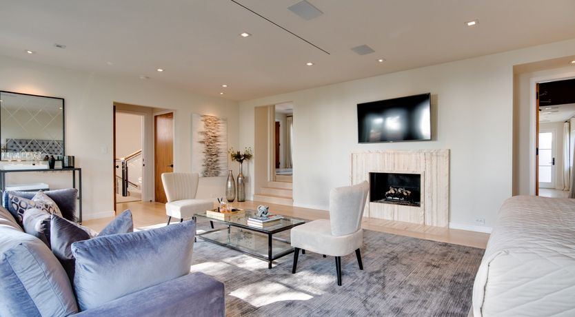 Photo of White Crest