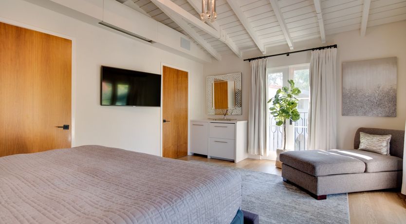 Photo of White Crest