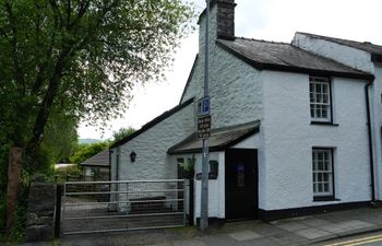 Glan Y Ddol Holiday Cottage