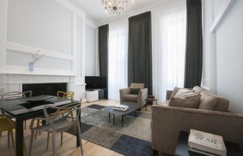 Mayfair Jewel Apartment