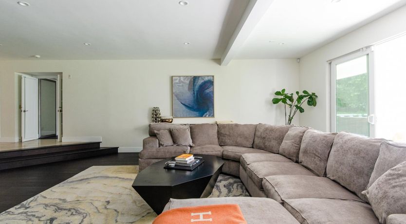 Photo of Poolside Botanica