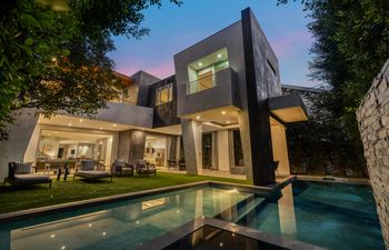 Hollywood Forever Holiday Home