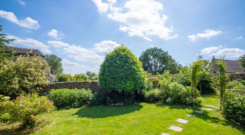 Photo of Tea & Roses