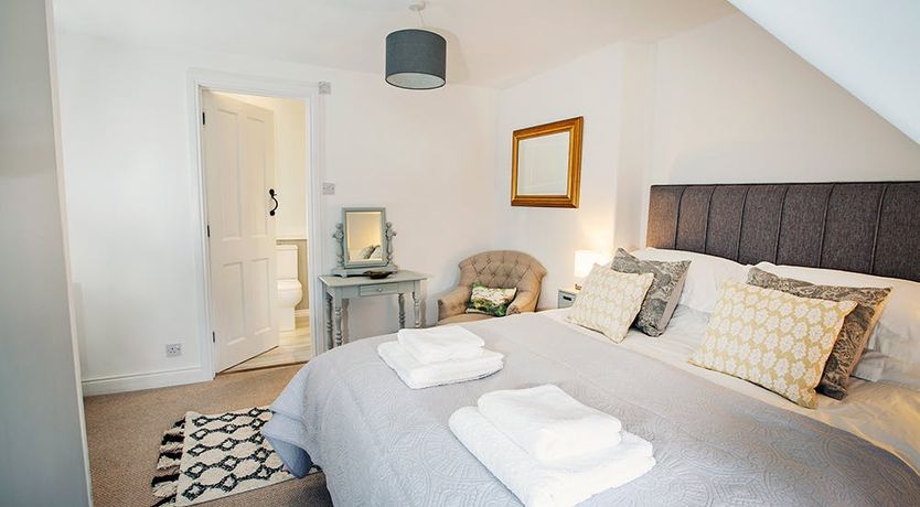 Photo of Tea & Roses