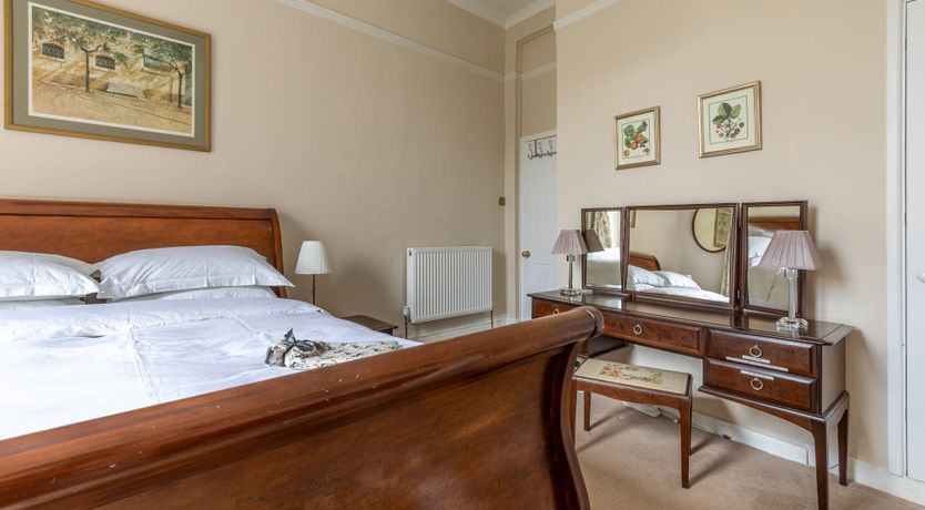 Photo of Regency Crescent