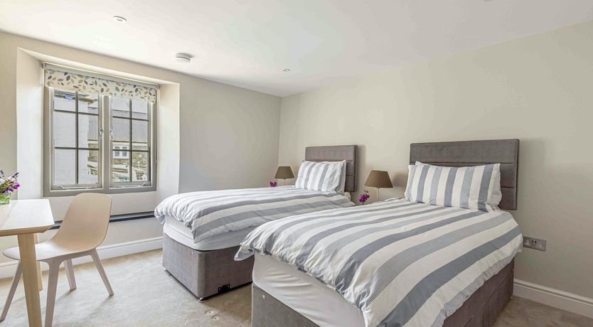 Photo of Harbour Breeze