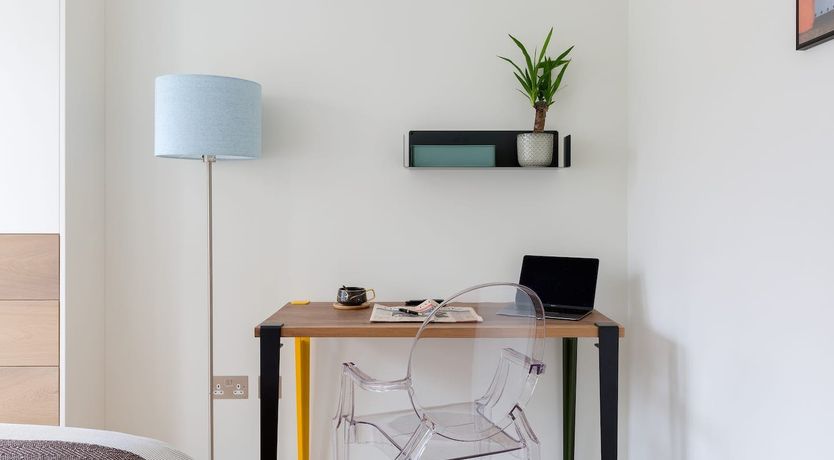 Photo of Eleanor's Cross