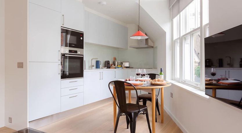 Photo of Eleanor's Cross