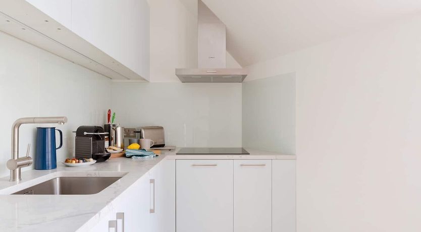 Photo of Eleanor's Cross