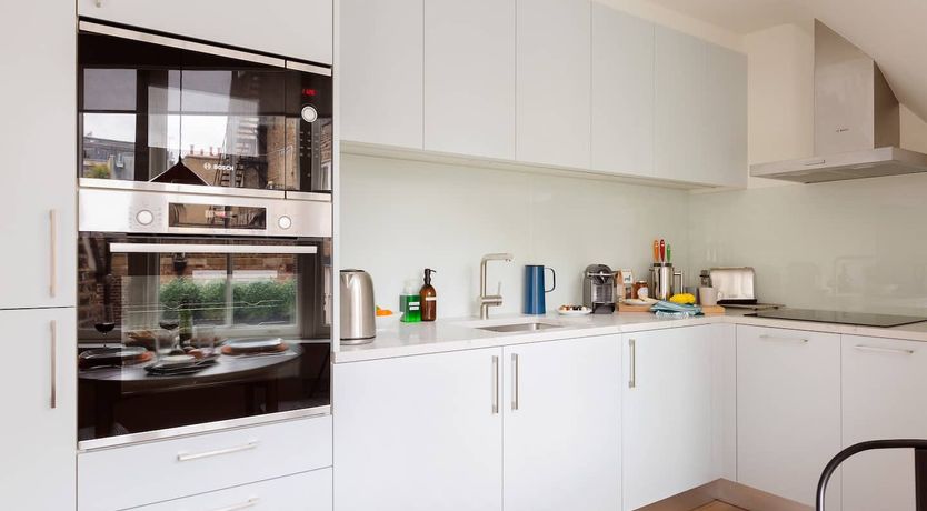 Photo of Eleanor's Cross