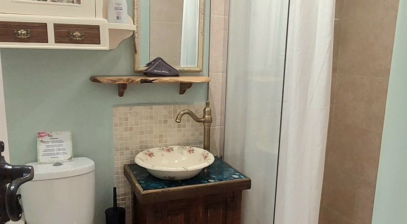 Photo of Quirky Cottage set in 4 acres