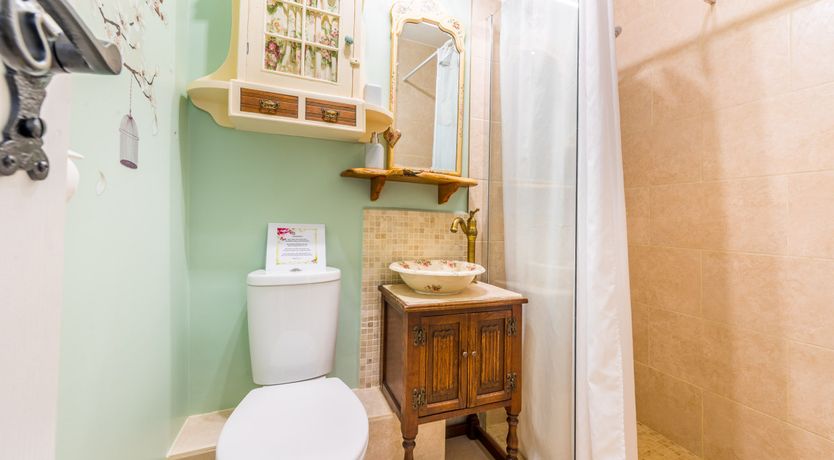 Photo of Quirky Cottage set in 4 acres