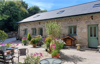 Quirky Cottage set in 4 acres Holiday Cottage