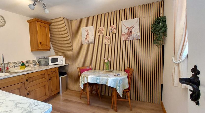 Photo of Quirky Cottage set in 4 acres