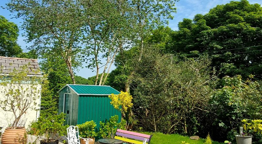 Photo of Quirky Cottage set in 4 acres