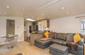 Acorn Lodge Holiday Cottage