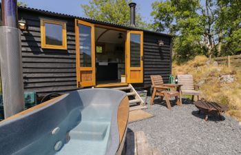 Llethr - Shepherds Hut Holiday Cottage