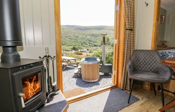 Llethr - Shepherds Hut Holiday Cottage