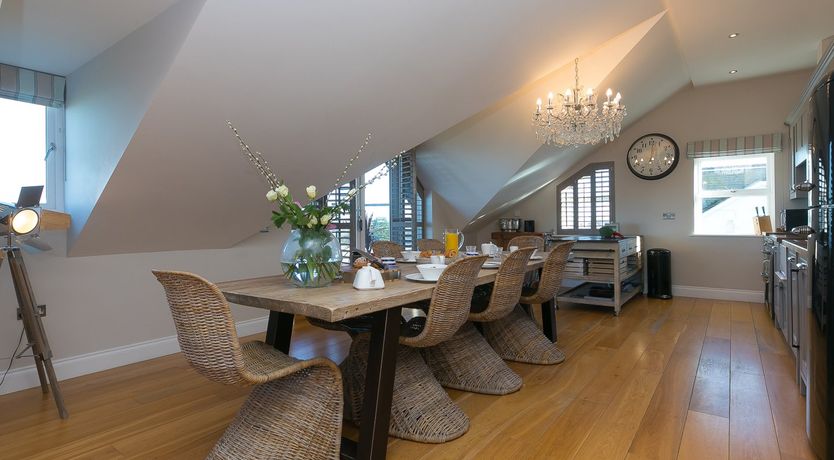 Photo of 7 Four Seasons