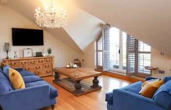 7 Four Seasons Apartment