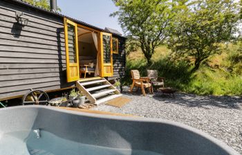 Moelfre - Shepherds Hut Holiday Cottage