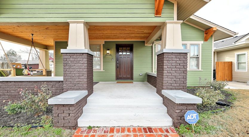 Photo of Centennial Charm