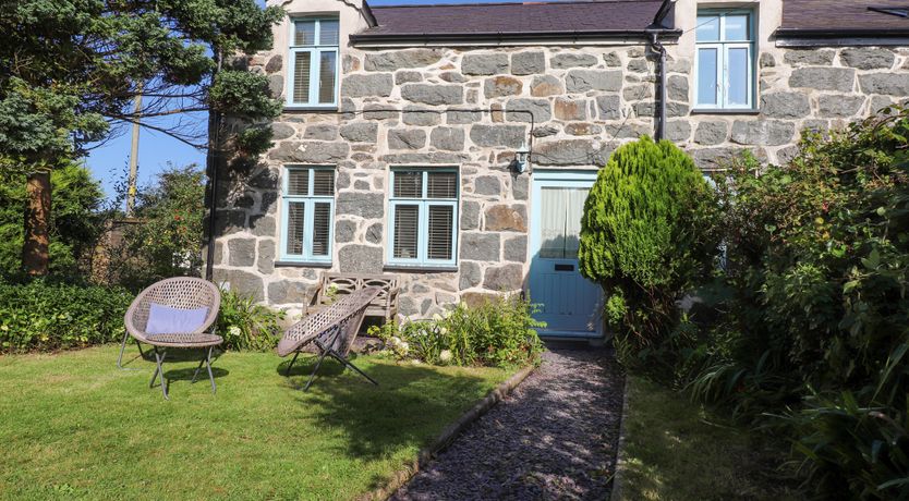 Photo of Fron Heulog