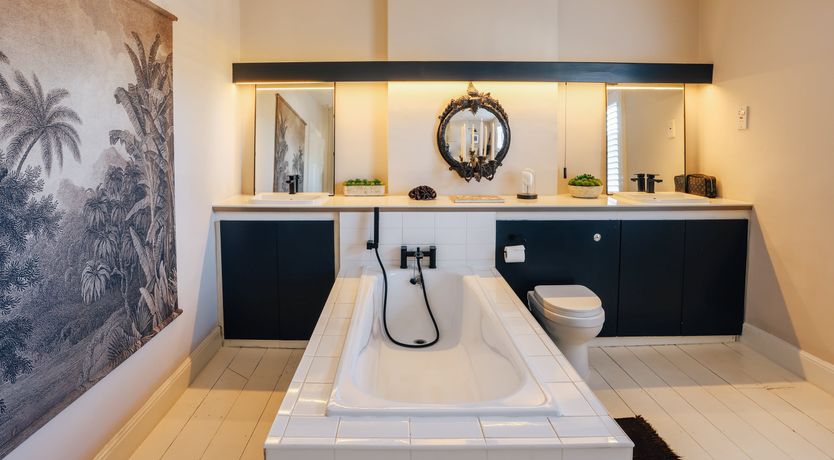 Photo of Little Orange Leaf