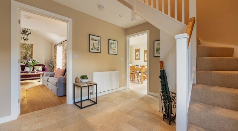 Photo of The Robins & The Roses