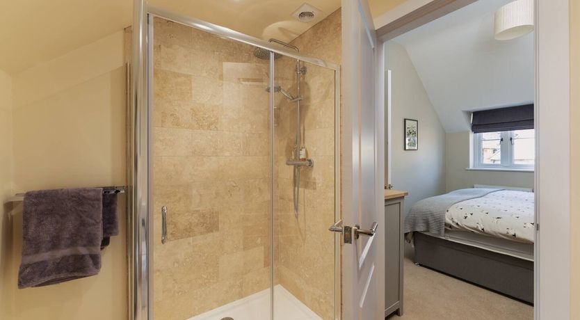 Photo of The Robins & The Roses