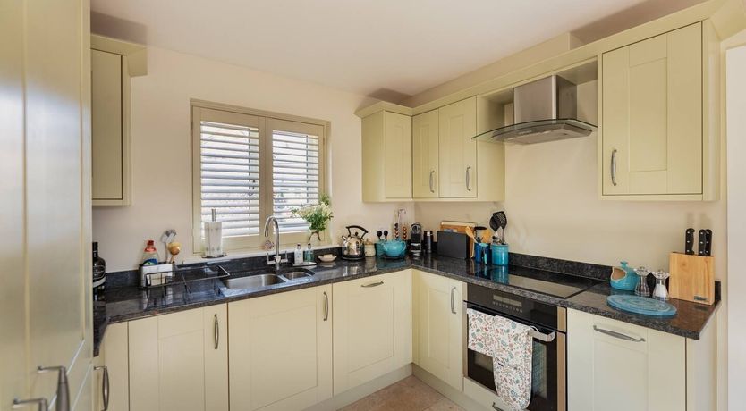 Photo of The Robins & The Roses