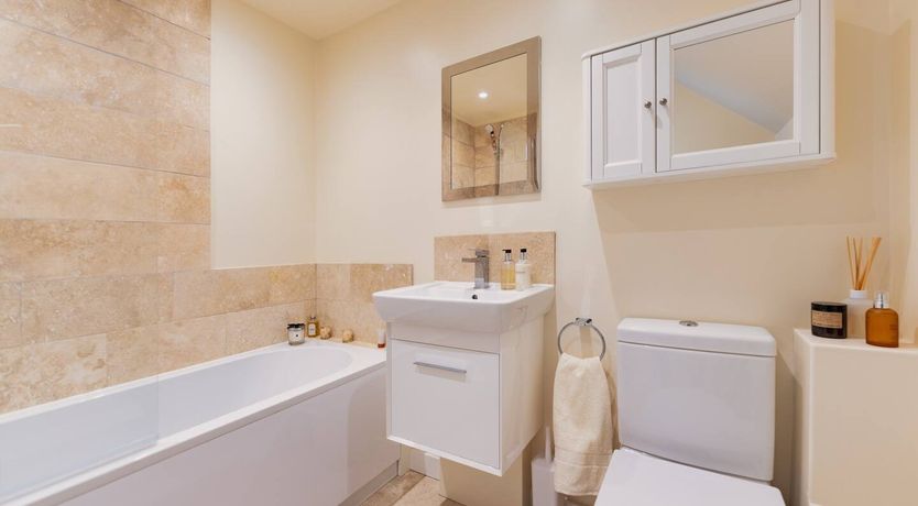 Photo of The Robins & The Roses