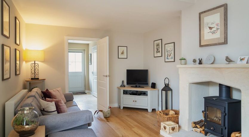 Photo of The Robins & The Roses