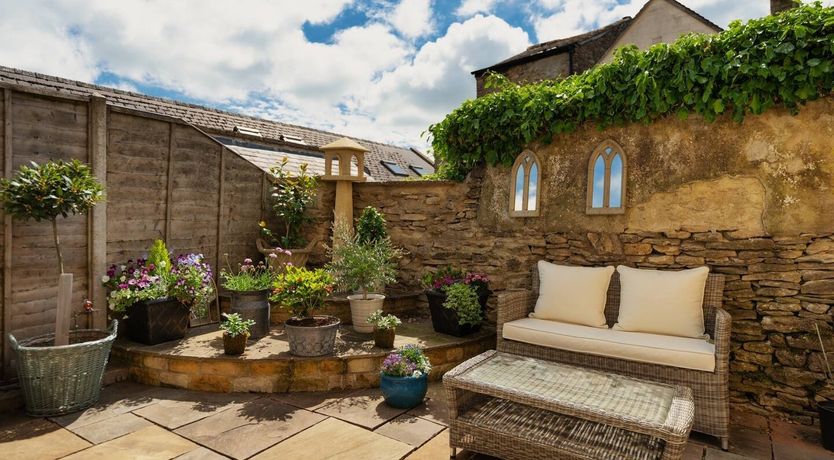 Photo of The Robins & The Roses