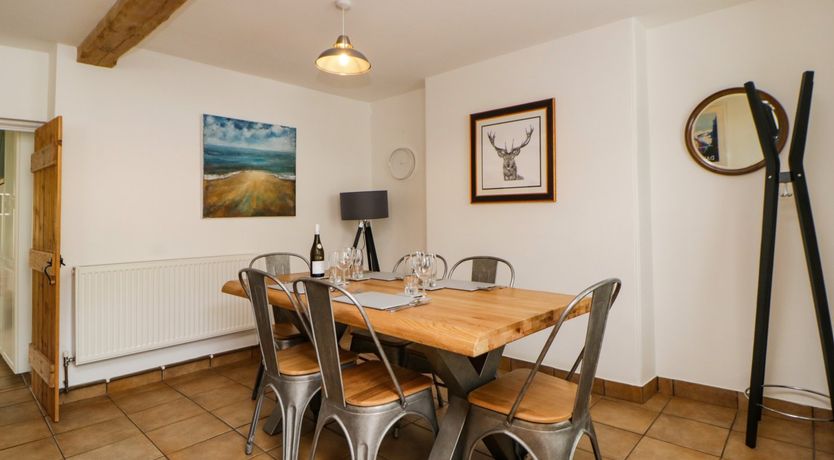 Photo of The Yellow House, 13 King Street