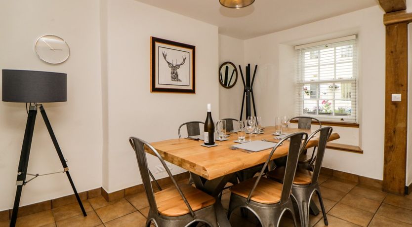 Photo of The Yellow House, 13 King Street