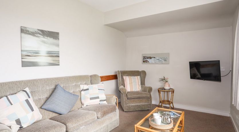 Photo of Ceiriad - 9 Ty'n Don