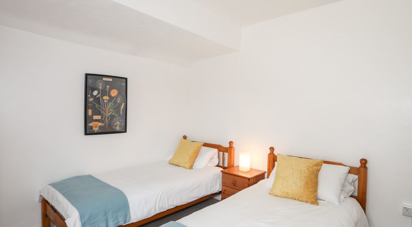 Photo of Ceiriad - 9 Ty'n Don