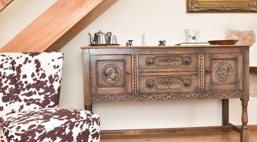 Photo of 1 Bed in Lower Sticker